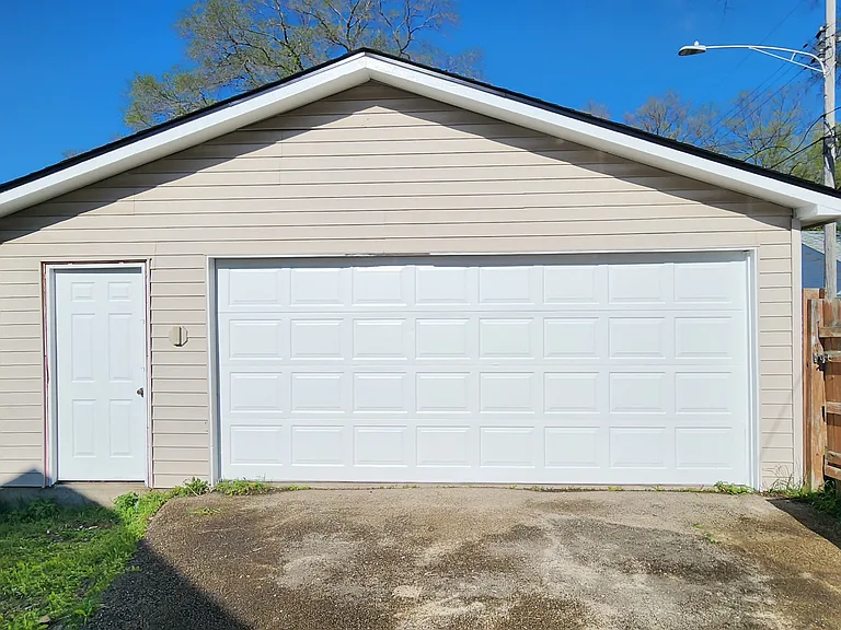 3307 Hoover Ave — Photo 2