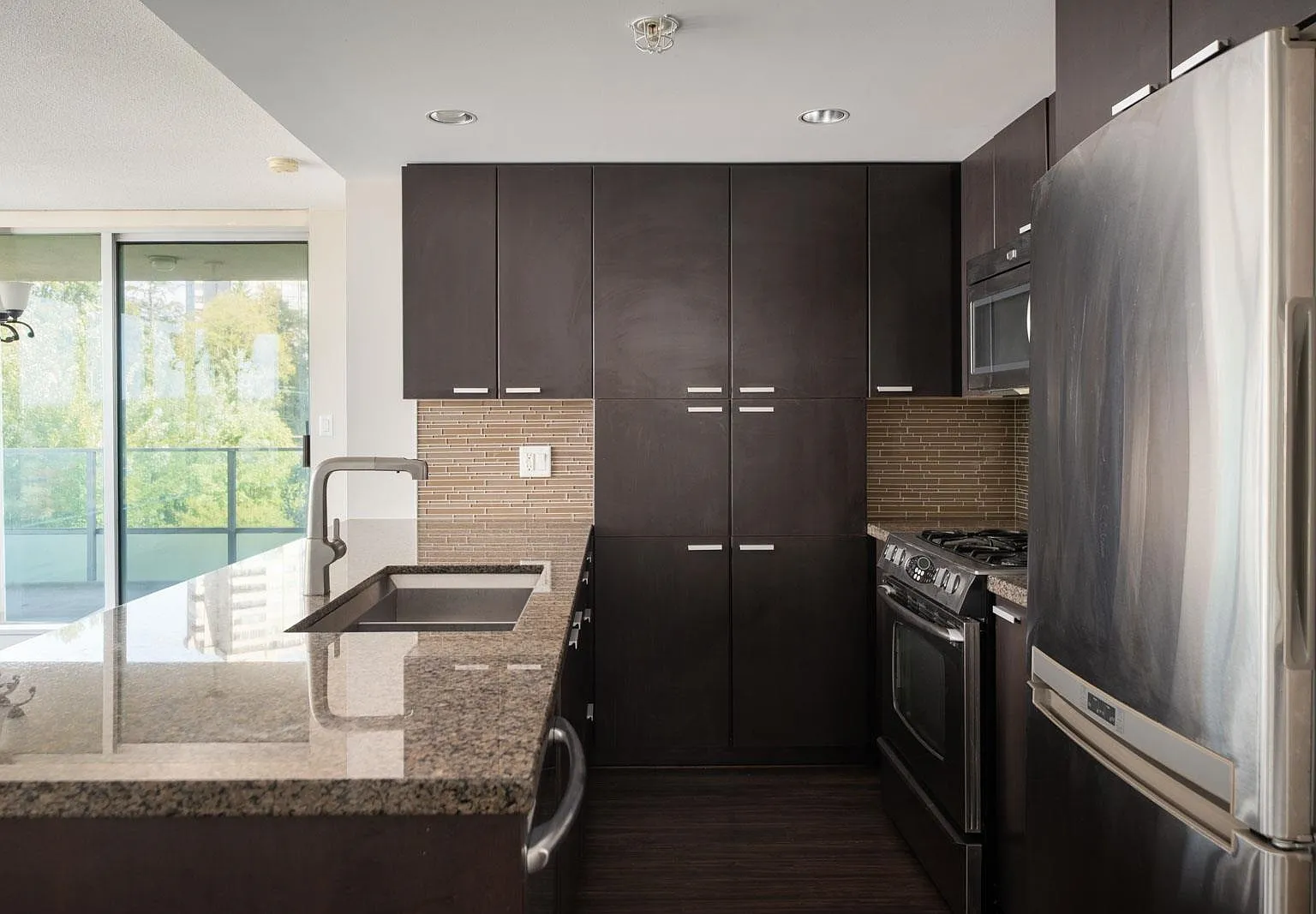 2 bed, 904 sqft, $2,800 — Photo 2