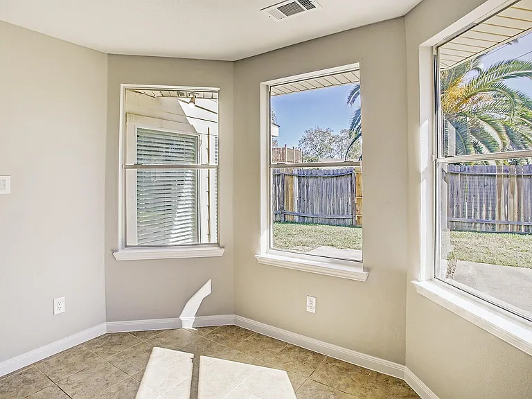 6506 Larissa Cir — Photo 14
