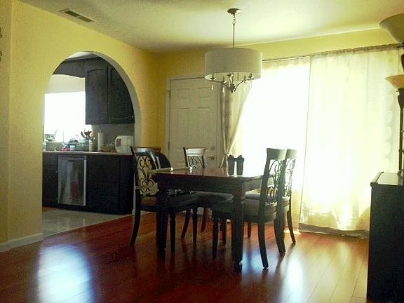 3rd image of 3086 Fresno St