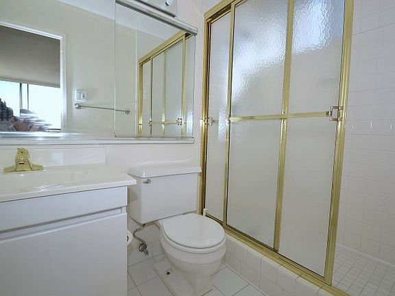 4th image of 1 Bay Club Dr APT 17M