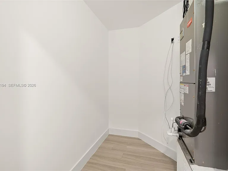 1087 Deerwood Ln — Photo 34