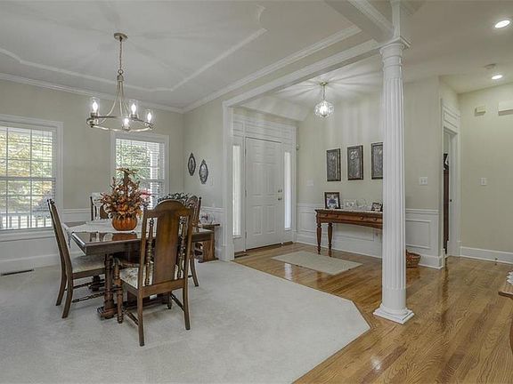 3rd image of 3001 S Bradford Ln