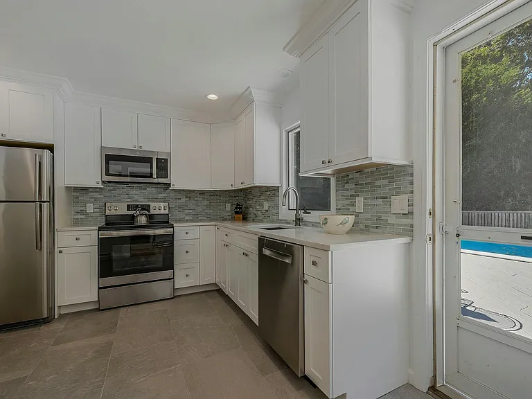 88 Rutland Rd — Photo 9