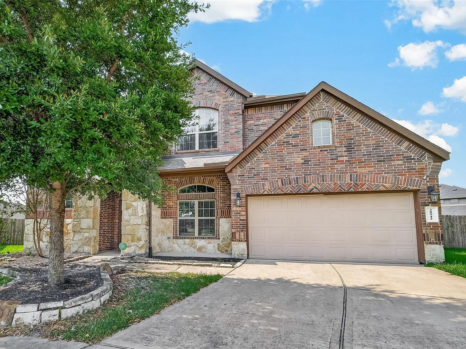 4 bed, 3.0 bath, 3588 sqft, $2,700 — Photo 4