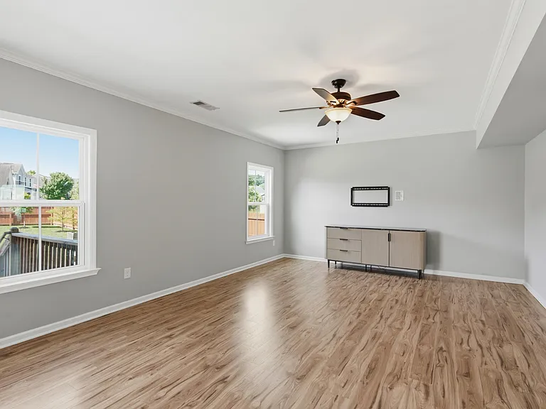 1568 Brockton Ln — Photo 2