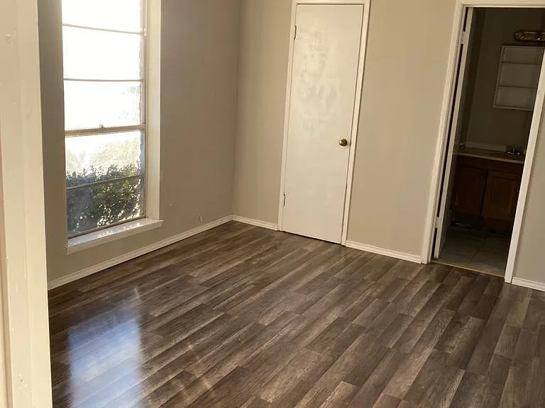 125 Yorkshire Dr — Photo 2