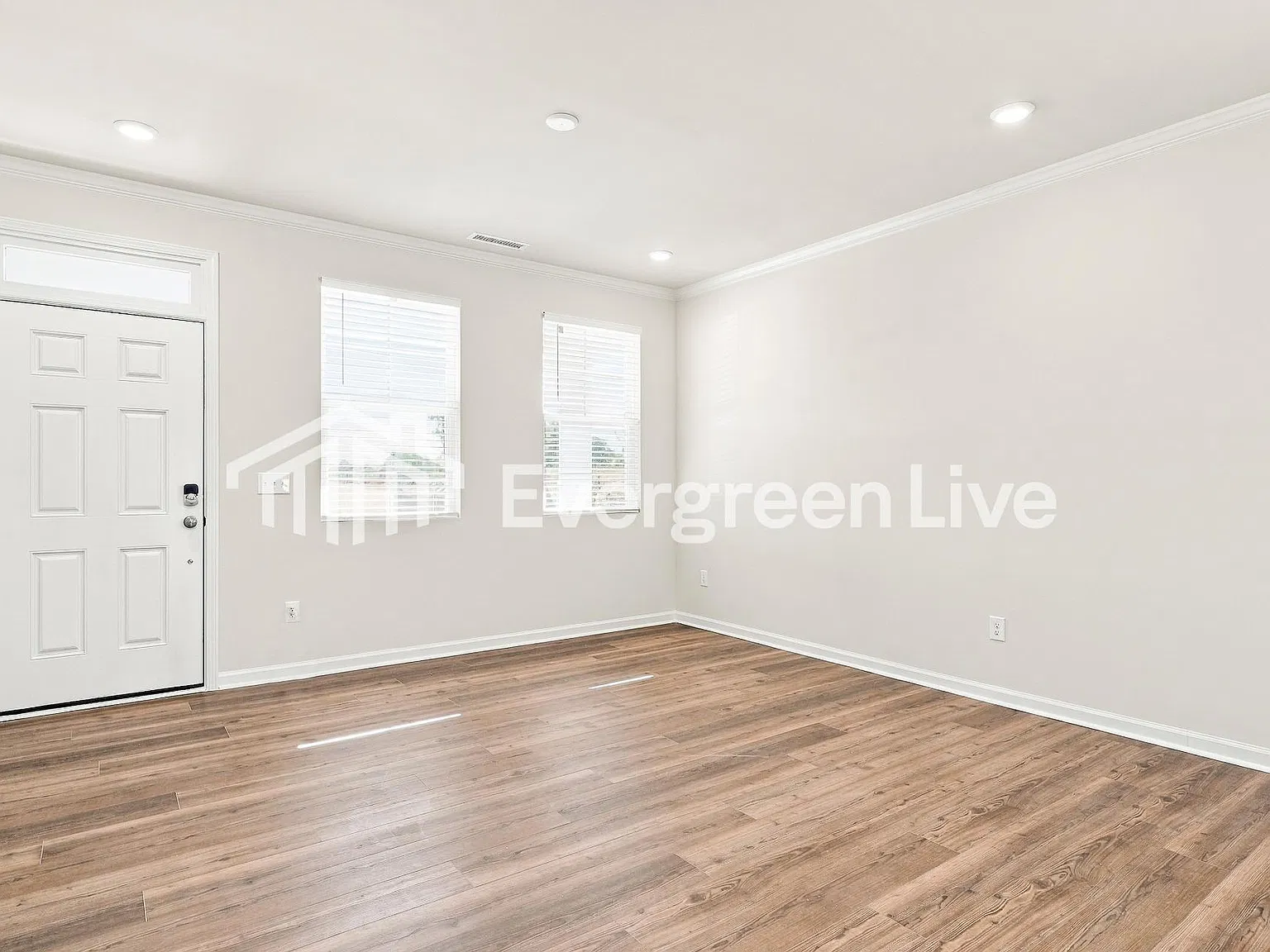 4 bed, 3.0 bath, 2427 sqft, $2,240 — Photo 2