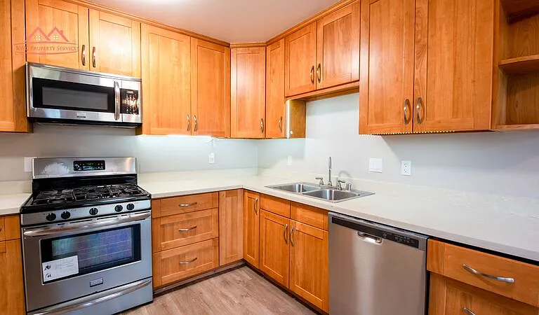 868 Miller Ave — Photo 11