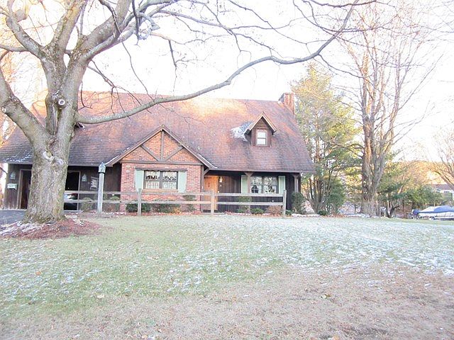1st image of 30 Scott Dr