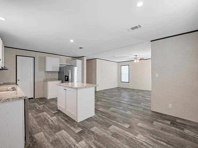 305 W Buell Dr #50A — Photo 6
