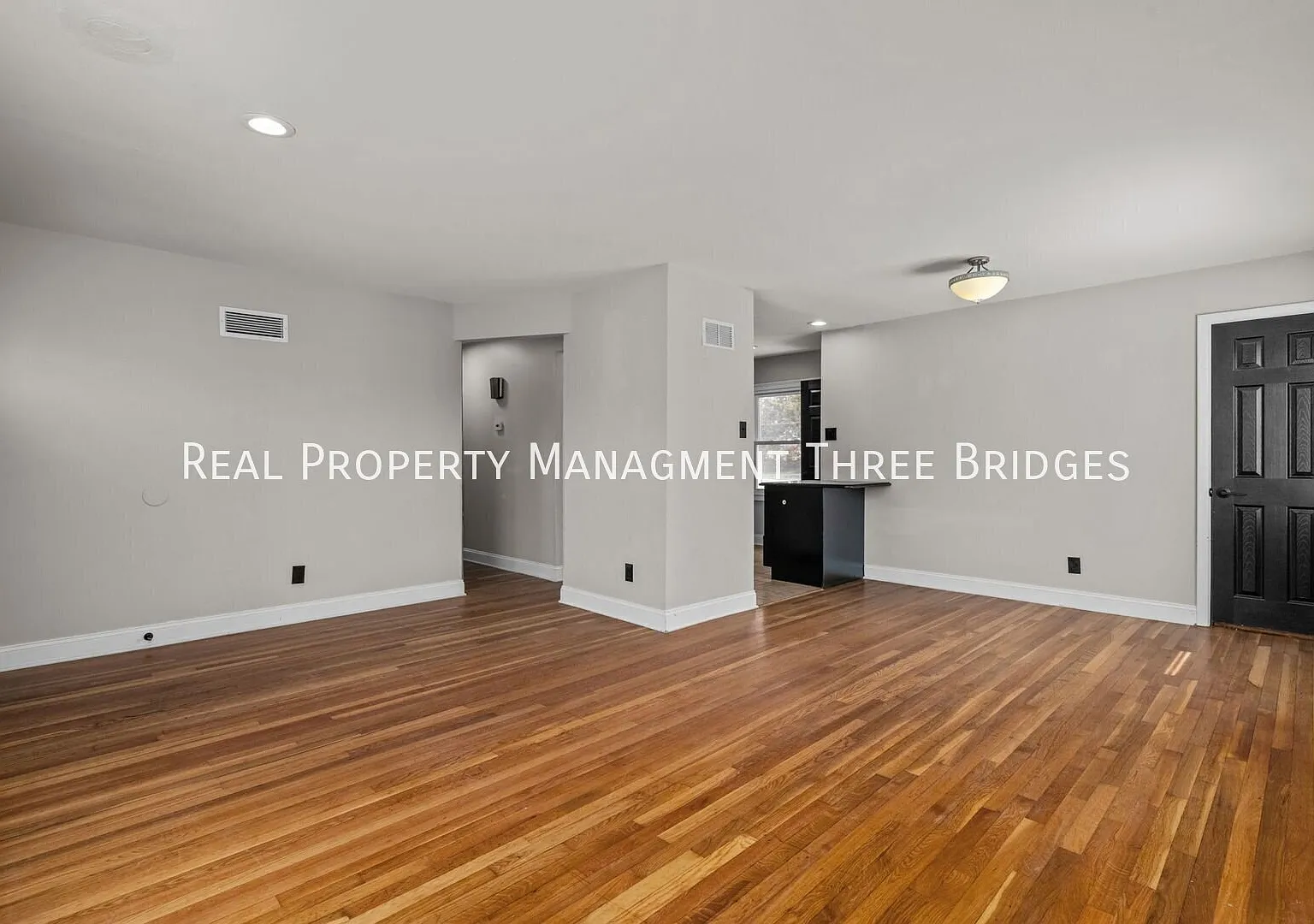 Beautiful Ballwin 3 Bedroom Home — Photo 4