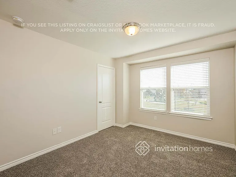 220 Colonial Blf — Photo 8