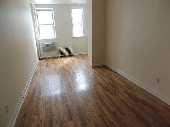 3rd image of 29 E 20th St APT 2R