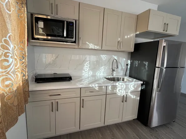 2336 Coyne St #2, Honolulu, HI 96826
