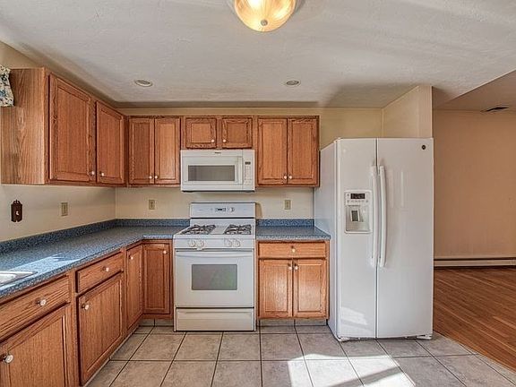 4th image of 17 Brookbend Way E #17