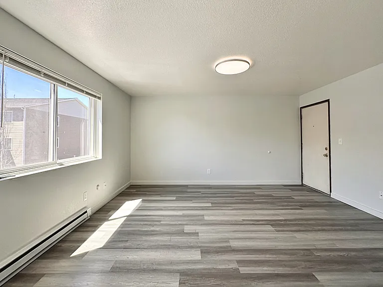 211-225 N Peterson Dr — Photo 10