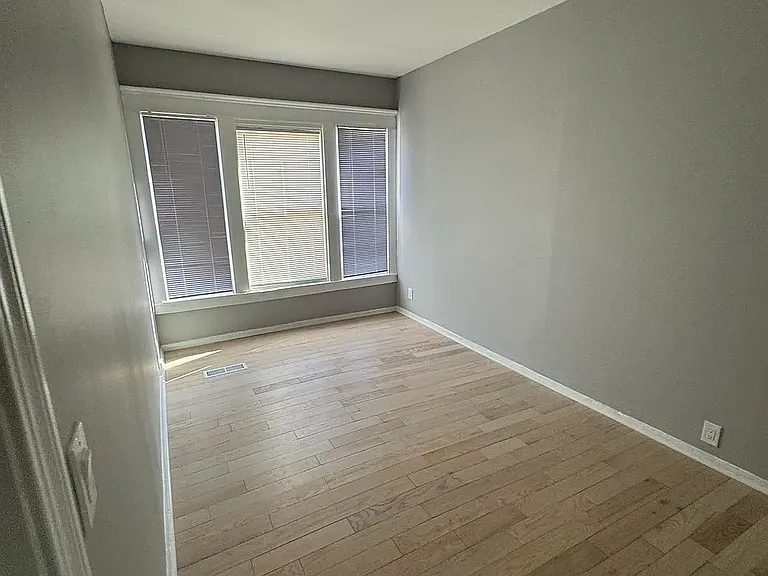 235 Davenport Ave #3 — Photo 3
