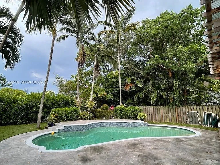 111 SW 29th Rd — Photo 12