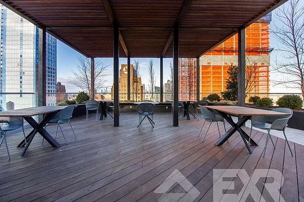 Rented by EXR | media 20