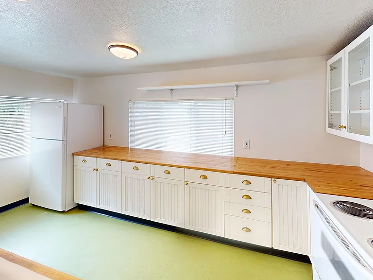 1554 SE Marion St — Photo 9