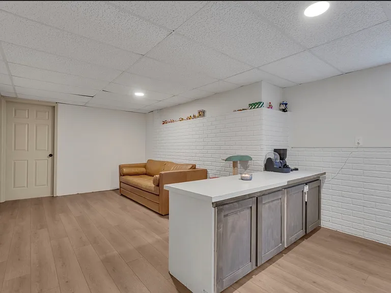 61 Brenda Ct — Photo 28