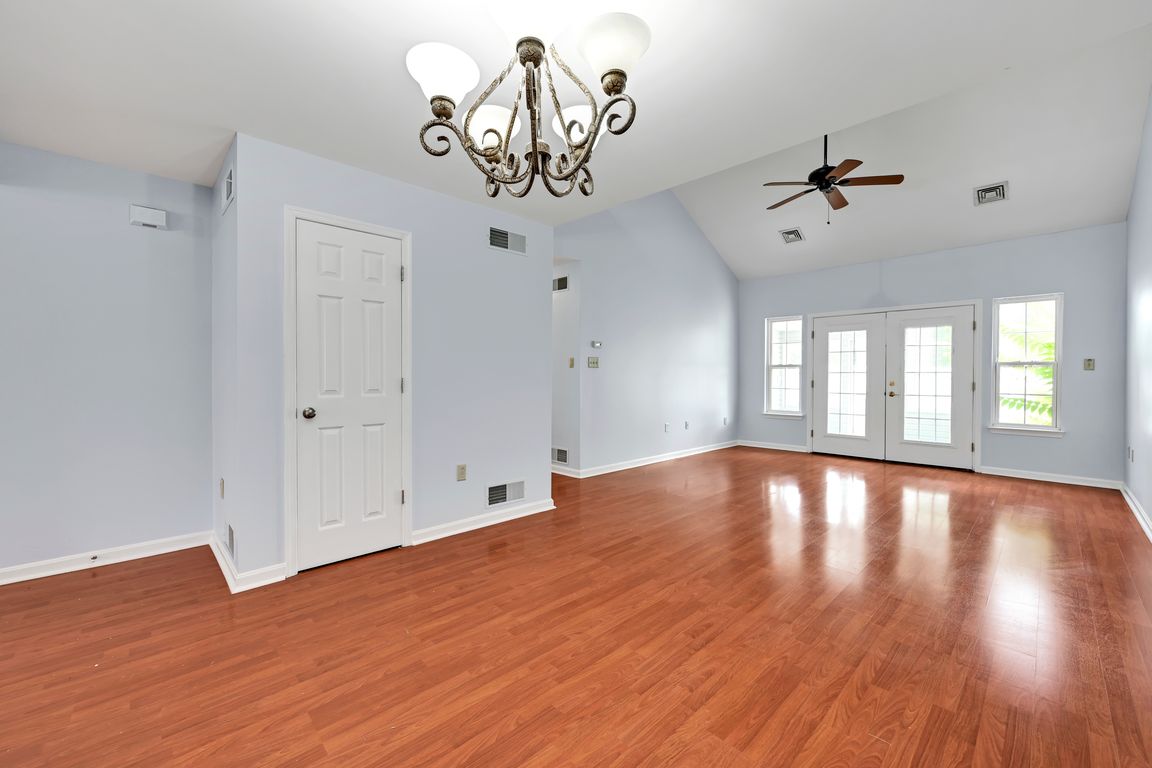 09-Dining Room