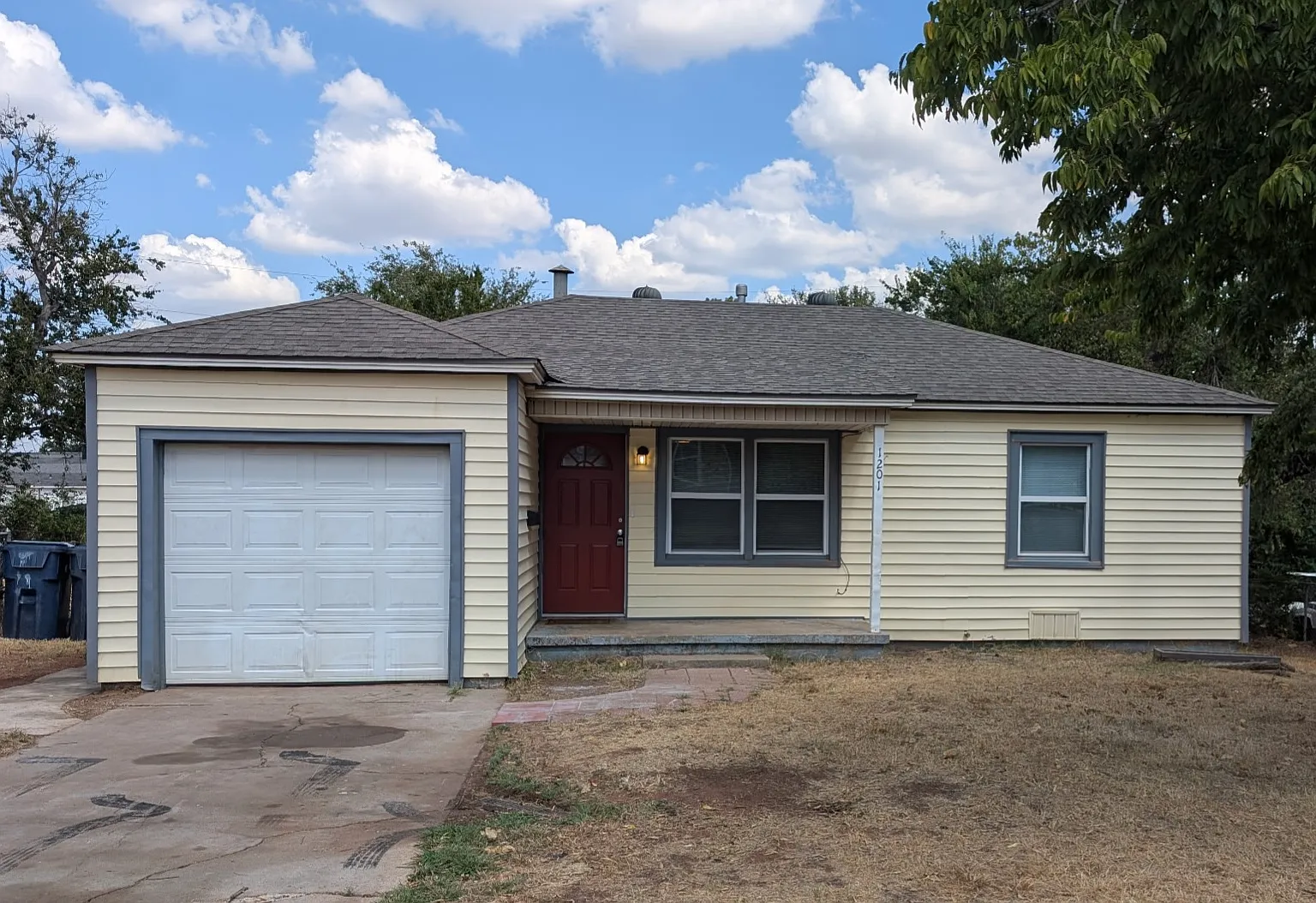 2 bed, 758 sqft, $890 — Photo 1