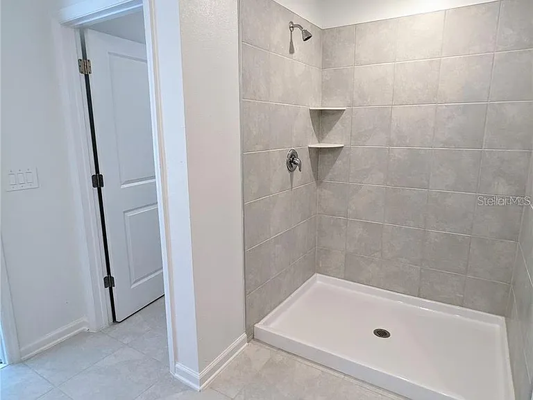 565 Reggie Rd — Photo 2