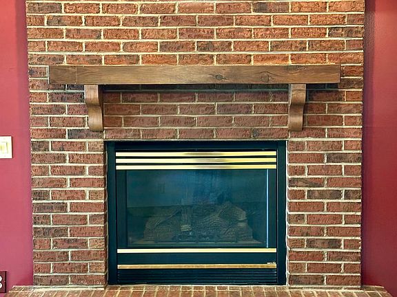 5th image of 912 E Lincoln St