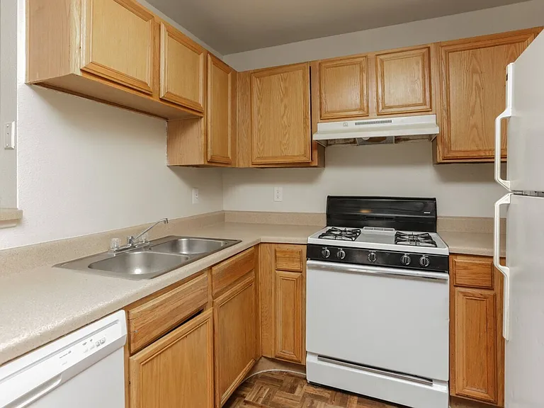 Amistad Apartments — Photo 8