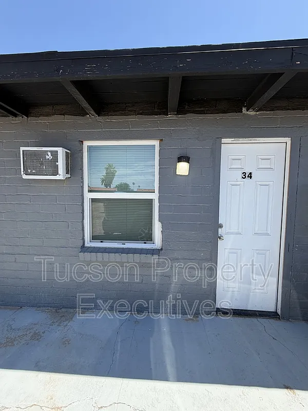 Studio, 1.0 bath, 300 sqft, $550 — Photo 1