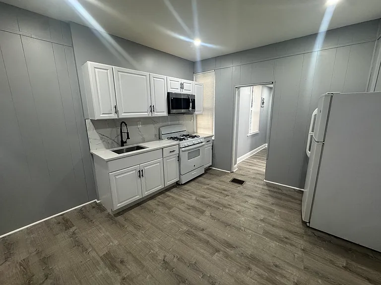 608 Sycamore St — Photo 3