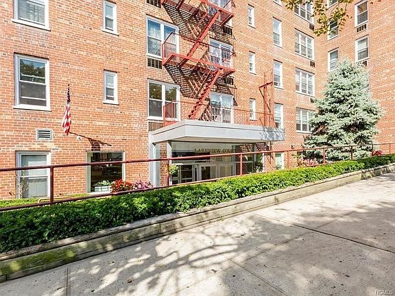 2nd image of 3311 Giles Pl APT 3S