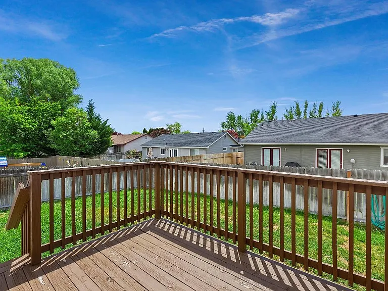 525 Ohio Ct — Photo 9