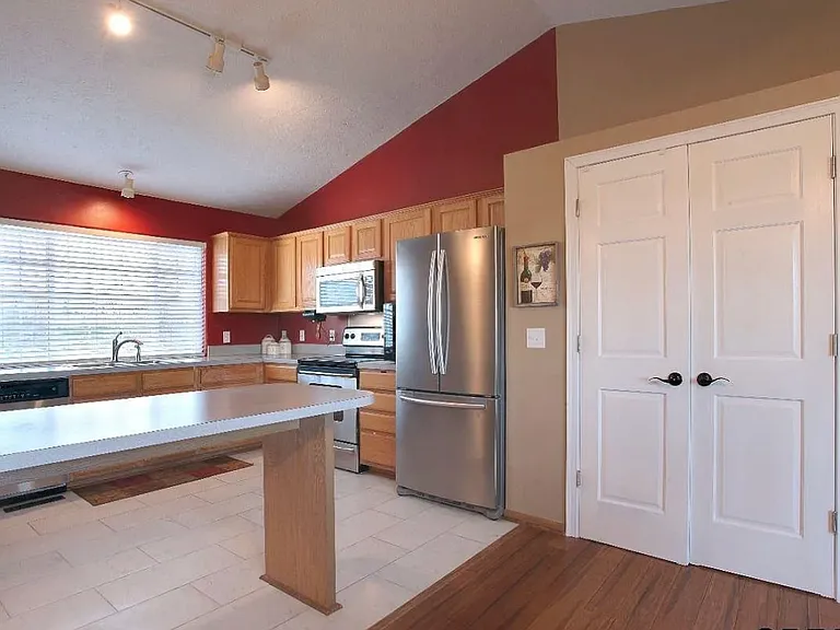 17282 Sprague St — Photo 9