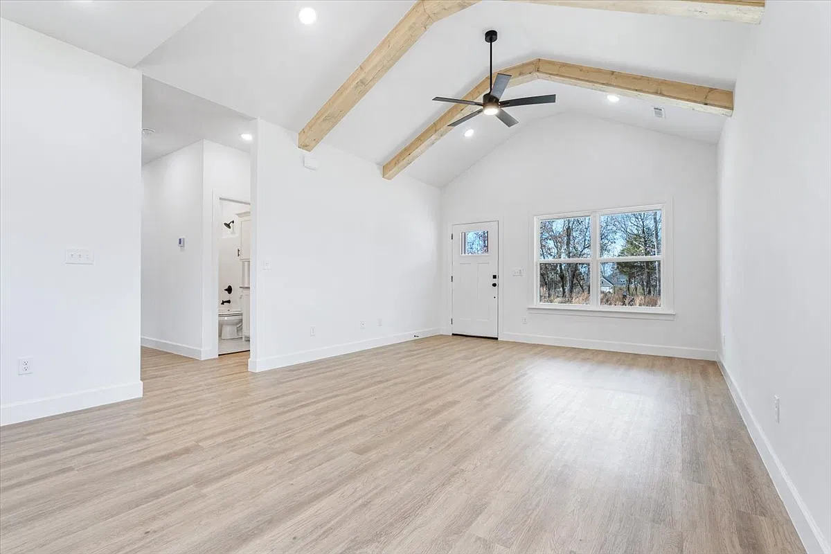 29 Islay Dr - 1 — Photo 2