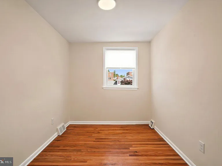 668 Renz St — Photo 18