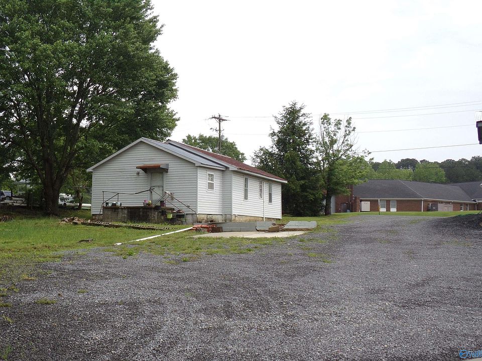 2nd image of 556 1st Ave NW
