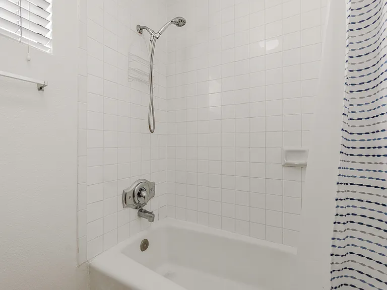 Upstairs full bathroom