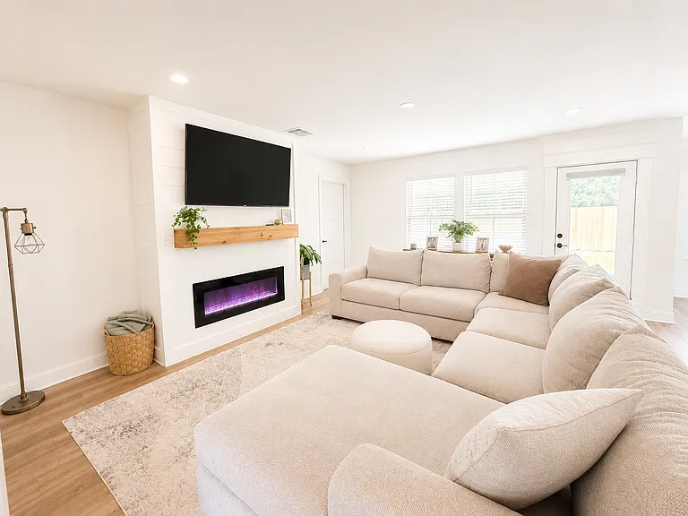 9684 W Oaklawn Rd — Photo 3