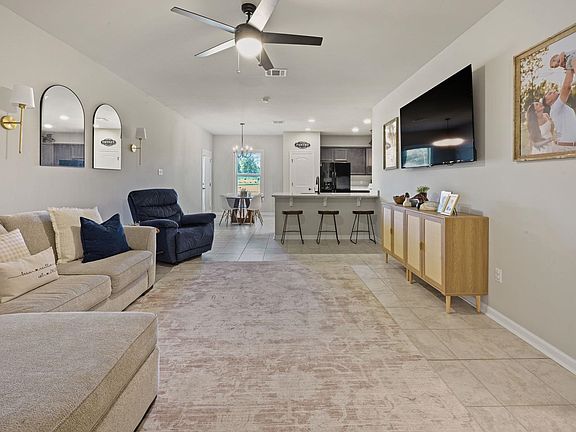 5th image of 384 Colony Sta