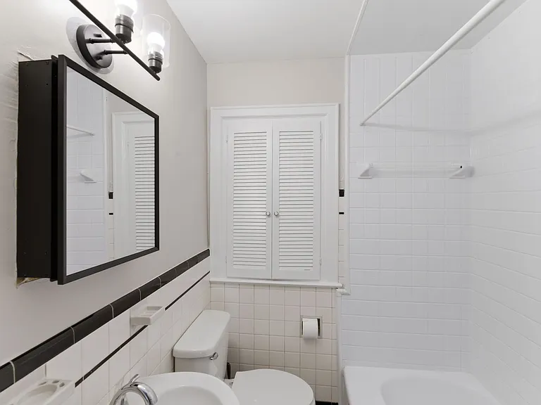 2405 Greenland Ave — Photo 5