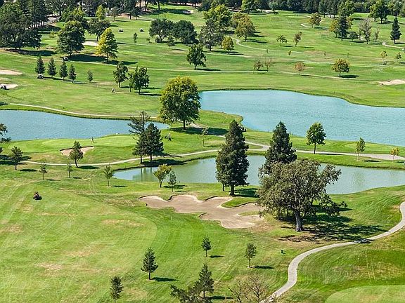 4th image of 7333 15th Hole Dr