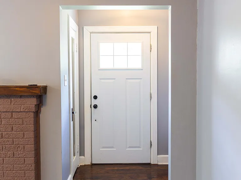 534 N Terrace Dr — Photo 2