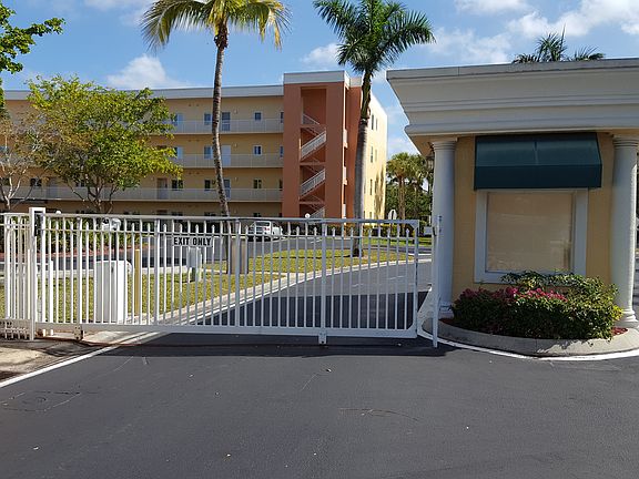 3rd image of 14801 Park Lake Dr APT 304