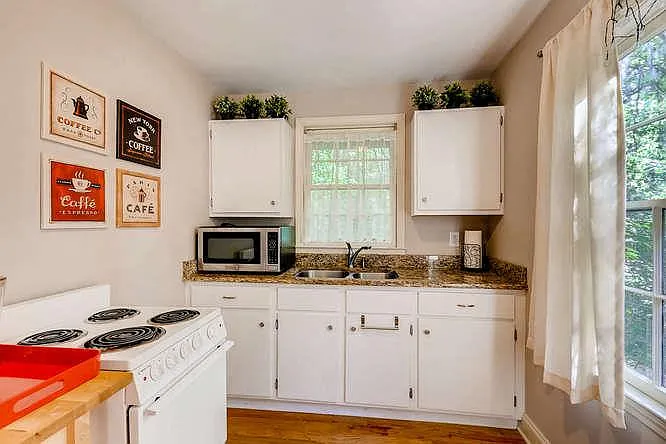 203 E Davis St #B — Photo 5