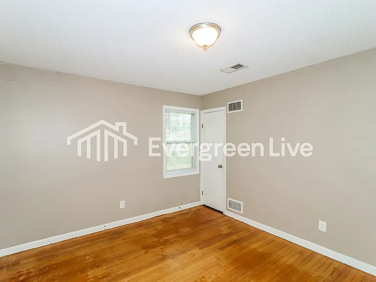 4302 Almo Ave — Photo 9