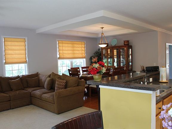 3rd image of 310 Legacy Oaks Cir