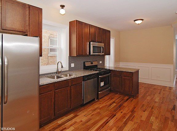 3rd image of 1725 N McVicker Ave